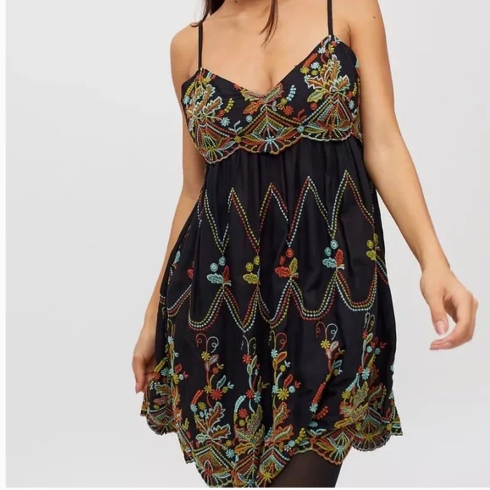 New Urban Outfitters Jamie embroidered mini dress, size L